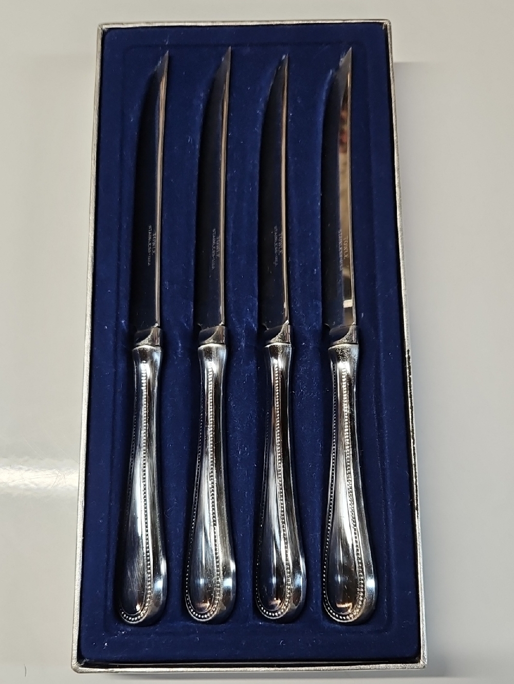TOWLE STAINLESS STEEL STEAK, KNIVES SET OF 4 BEADED PATTERN USA
